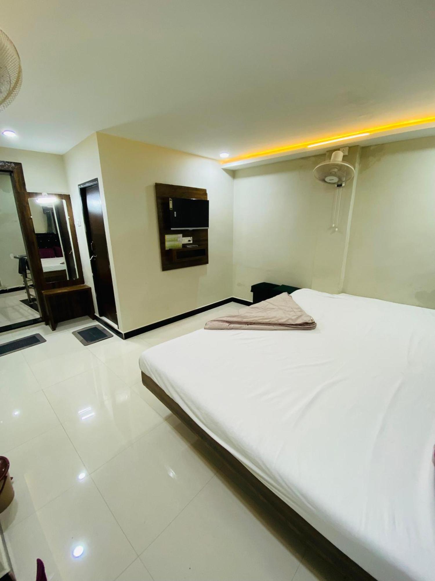 Hotel Super Palace Ujjain Zewnętrze zdjęcie