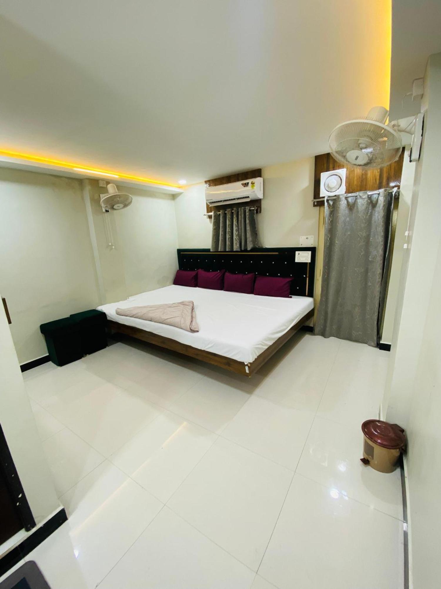 Hotel Super Palace Ujjain Zewnętrze zdjęcie